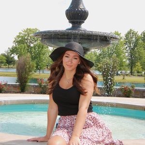 Meet your Posher, Macy